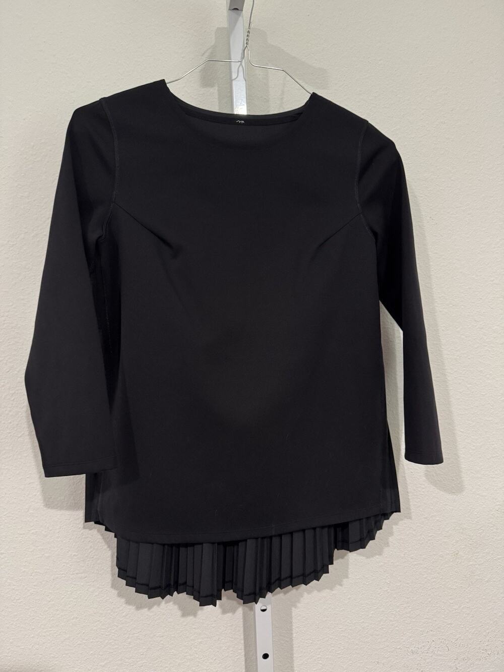 Lululemon Womens Black Pleat On Long Sleeve Pleated Top Size 4